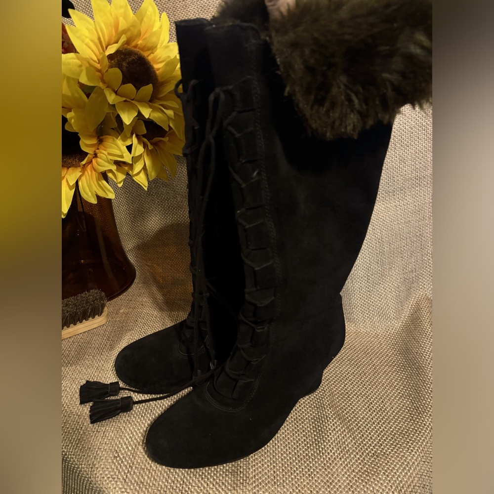 Knee high Siegel black suede 3 inch heel boots, inside zip, laced front, fur top